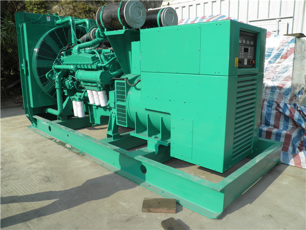 加查出租发电机 发电机组厂家：柴油发电机组的控制屏的作用是什么？