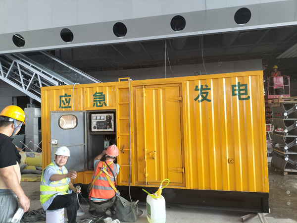 加查怎样判断空气滤清器是否需要更换？