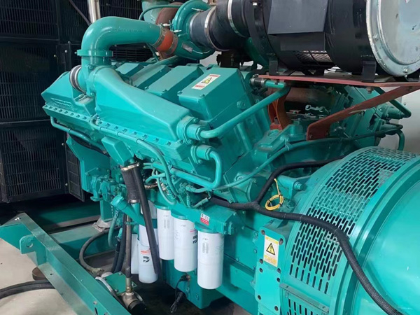 加查更换100kW柴油发电机组机油时，需要注意哪些事项？